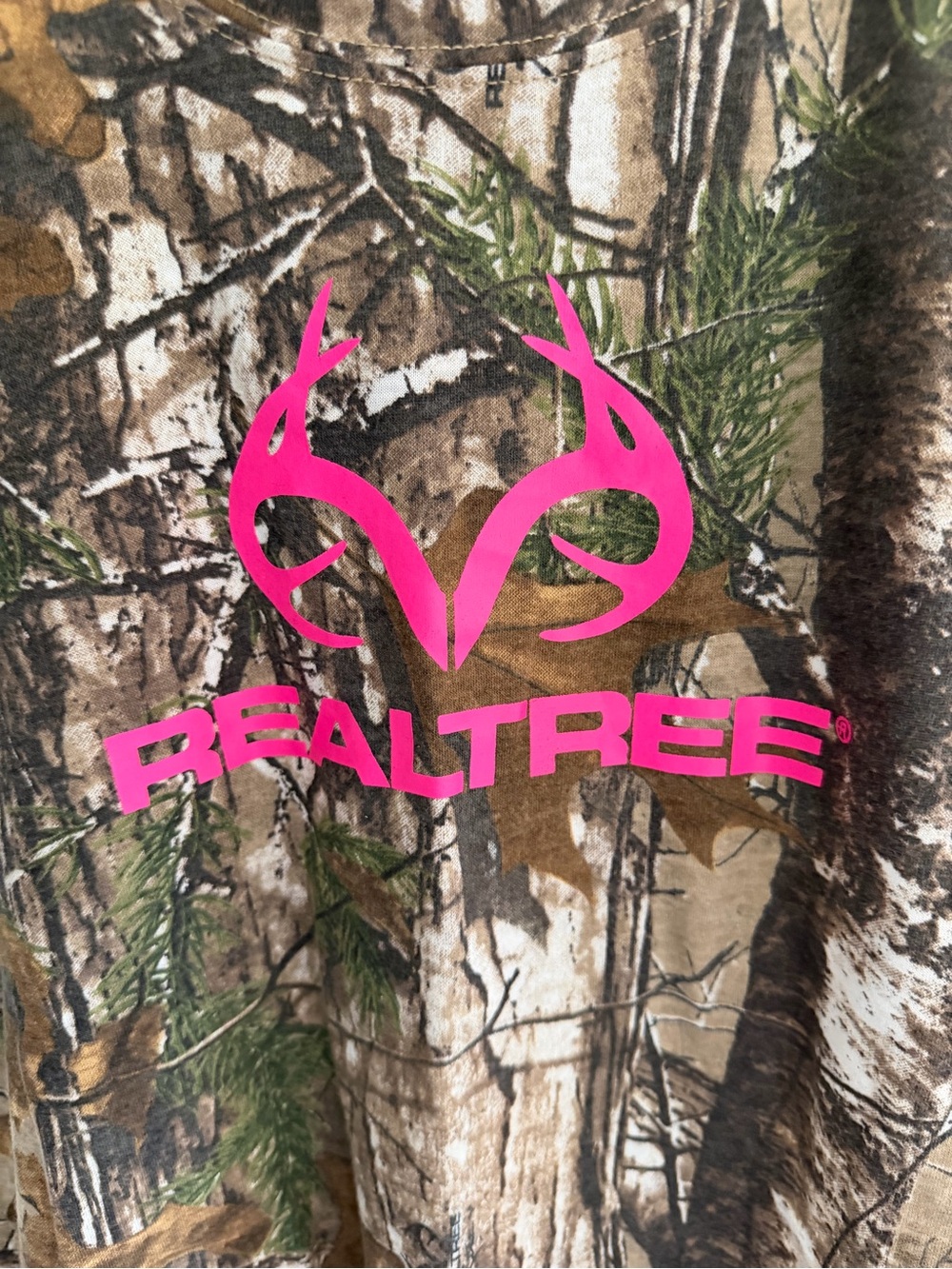 Realtree Camo Pink Logo Graphic T-Shirt Women’s Small Hunting Outdoors Tee - Picture 2 of 4